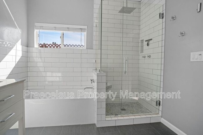 Building Photo - 5960 Nagel St