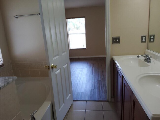 Building Photo - 3055 Anquilla Ave