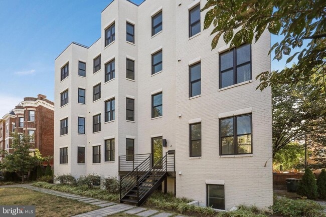 Primary Photo - 1300 Park Rd NW