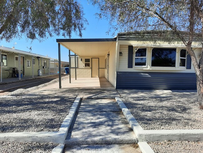 Building Photo - 3 bed/2bath mobile home walking distance t...