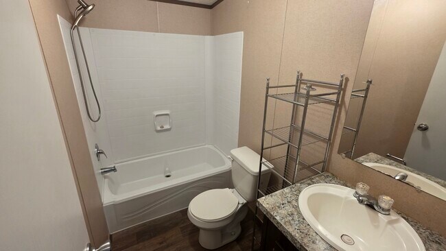 Building Photo - 253 Gibbs Rd