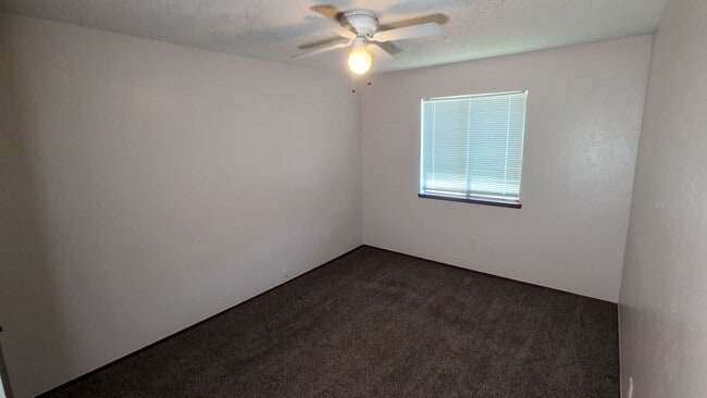 Building Photo - 3705 Fort Hunt Dr
