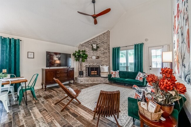 Building Photo - 718 Regency Ct