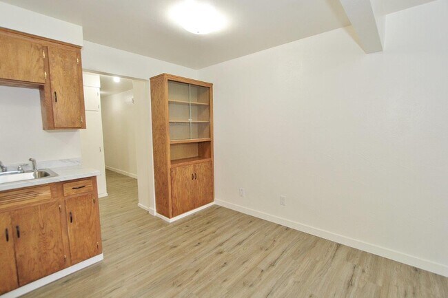 Building Photo - 1407 Ellis Ave