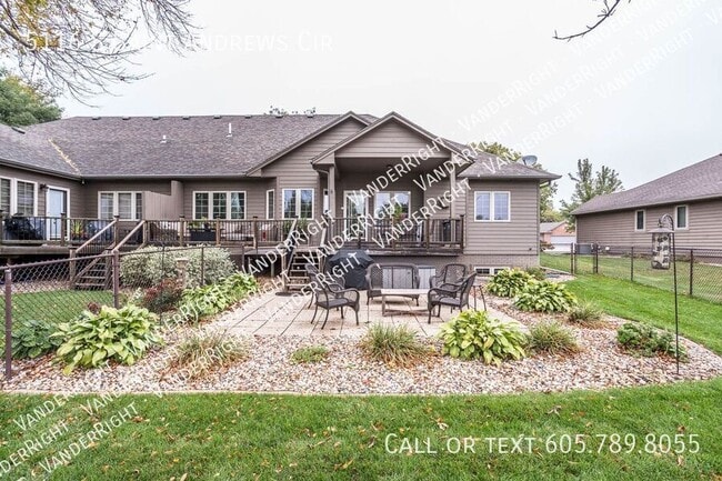 Building Photo - 5116 S St Andrews Cir