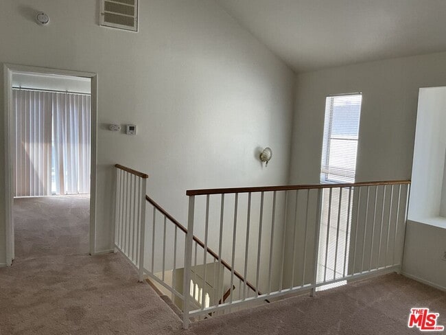 Building Photo - 544 N Orange Ave