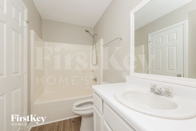 Building Photo - 1425 Westview Dr