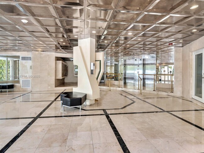 Building Photo - 1881 Washington Ave