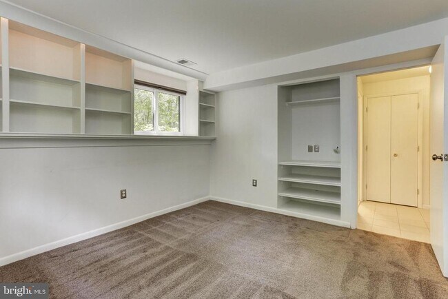 Building Photo - 10373 Currycomb Ct