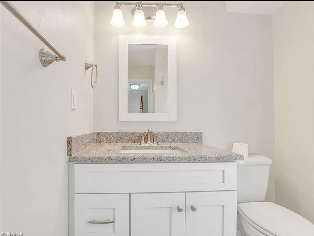 Building Photo - 4265 Island Cir