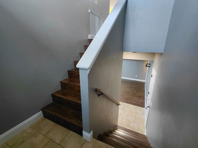 Building Photo - Beautiful home close to post