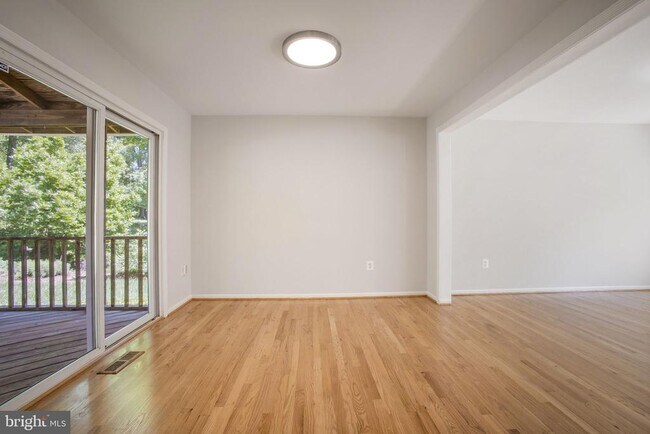 Building Photo - 9010 Lake Braddock Dr