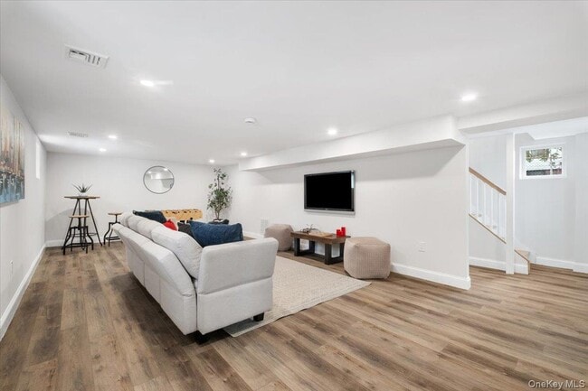 Building Photo - 32 Ackerman St