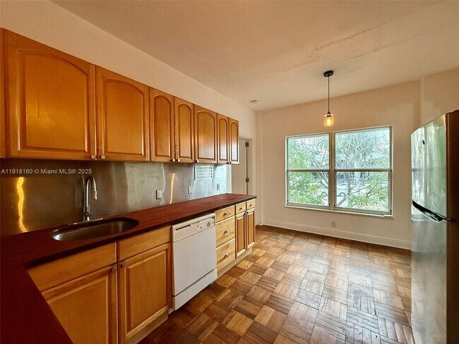 Building Photo - 4035 Meridian Ave