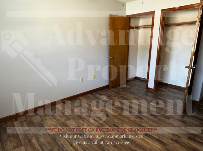 Building Photo - Charming 2 Bed, 1 Bath Duplex located in the heart of Conway, AR