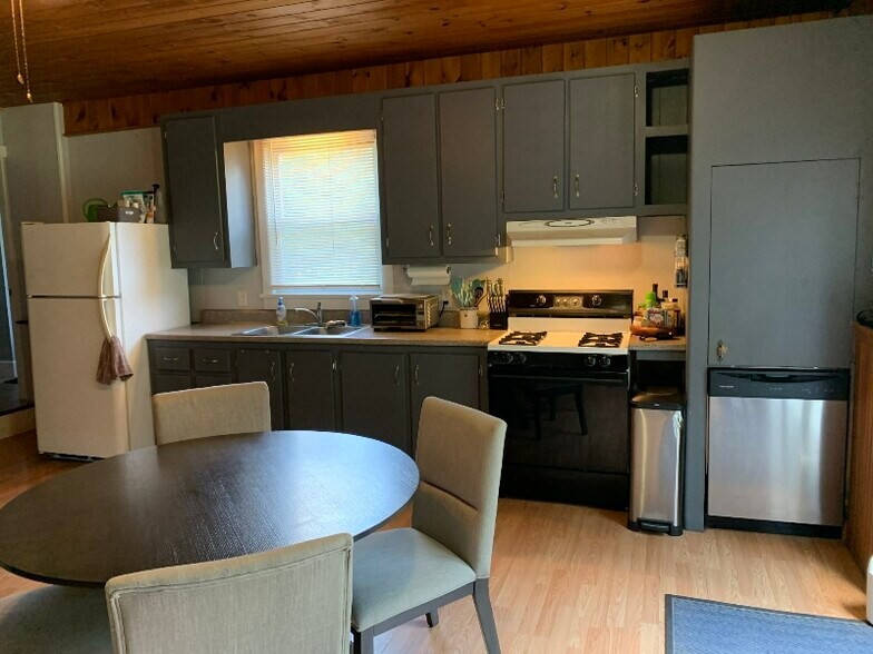 Building Photo - 5 Pollinger Rd