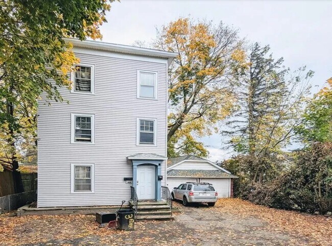 Building Photo - 1706 Tracy St