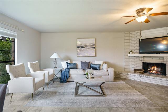 Building Photo - 122 W Way Dr