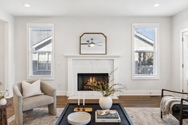 Building Photo - Grandeur in Germantown!