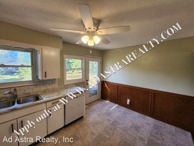 Building Photo - 2 br, 1.5 bath House - 3014 N 155th Ter.,