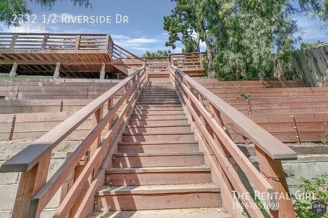 Building Photo - 2332 1/2 Riverside Dr-