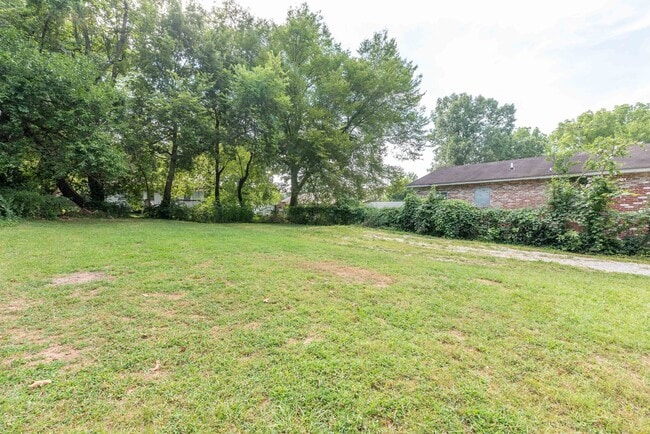 Building Photo - Available April 15!