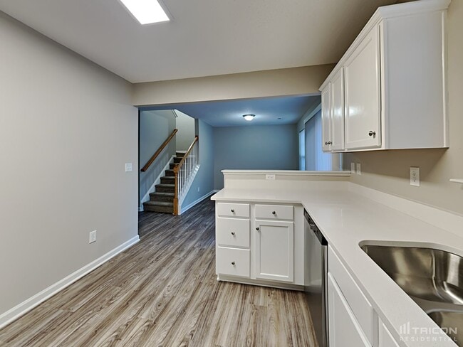 Building Photo - 6826 Squirrels Foot Ct