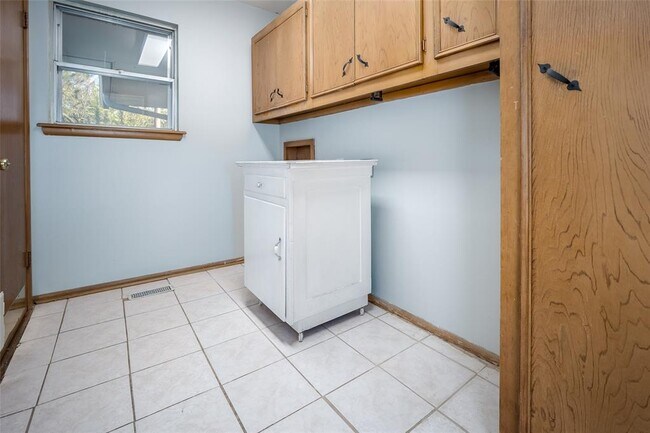 Building Photo - 2321 NW 48th St