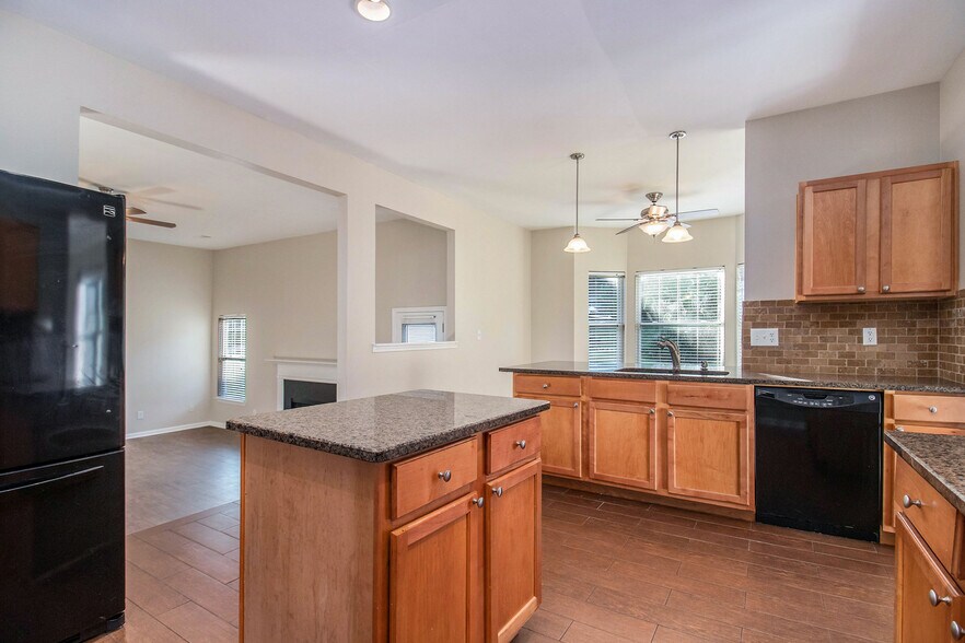 Building Photo - 395 Sugarberry Ln