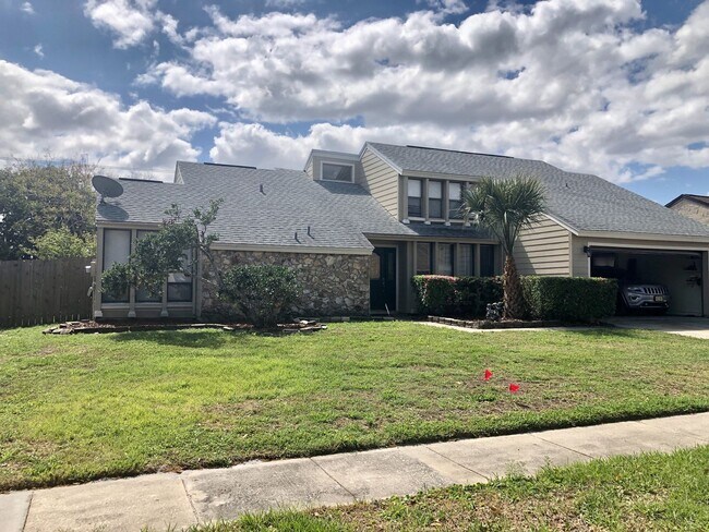 Primary Photo - MOVE IN NOW! 4x3 Screened in pool home!!! ...