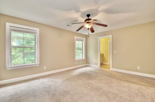 Building Photo - Spacious 4 Bed, 2.5 Bath Home in Desirable...