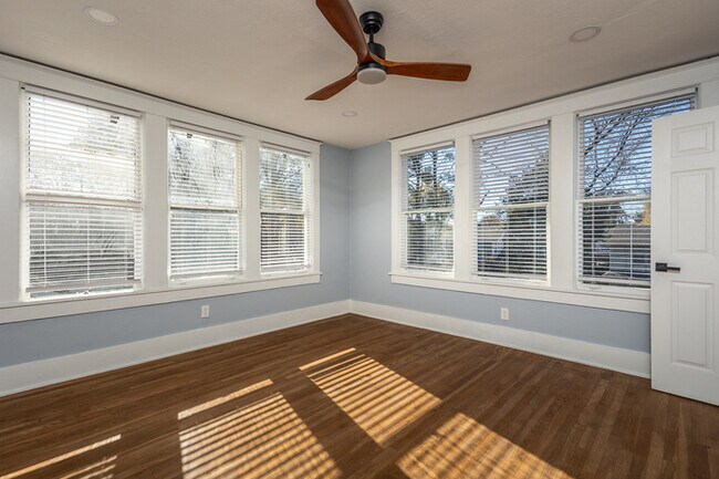 Building Photo - 3BR SFR with Washer/Dryer In Unit & Fenced Backyard in Midtown