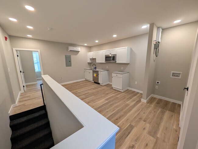 Building Photo - 4250 Lancaster Ave