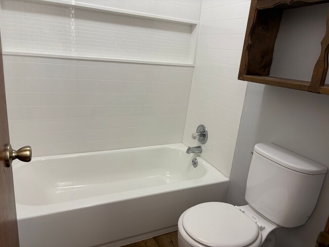 Building Photo - Beautiful 3 Bed 2 bath Home