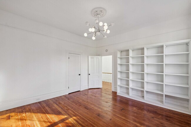 Building Photo - 282 Eureka St