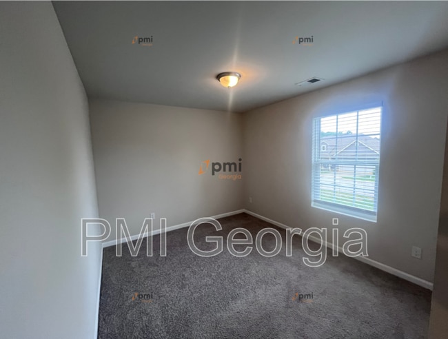 Building Photo - 106 Sarah Ln