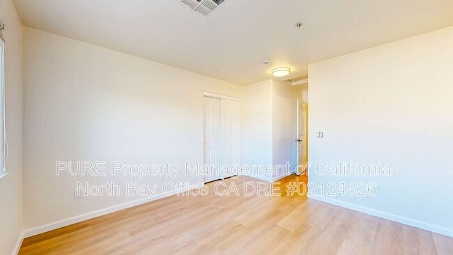 Building Photo - 120 Treadway Ct