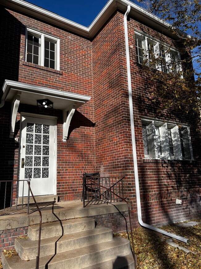 Building Photo - 115 E Cedar Ave