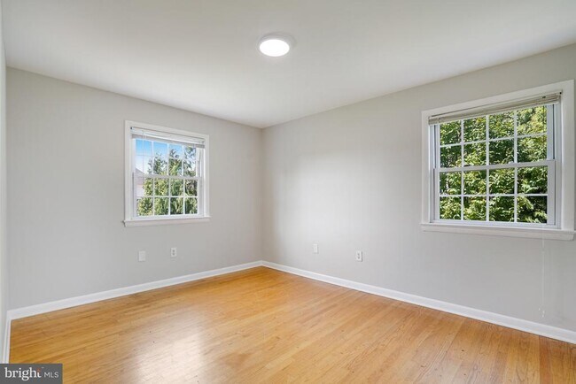 Building Photo - 706 N Cleveland St