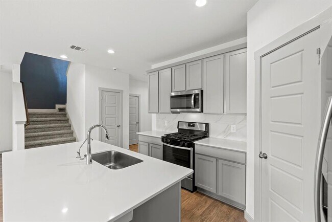 Building Photo - 207 William Ln
