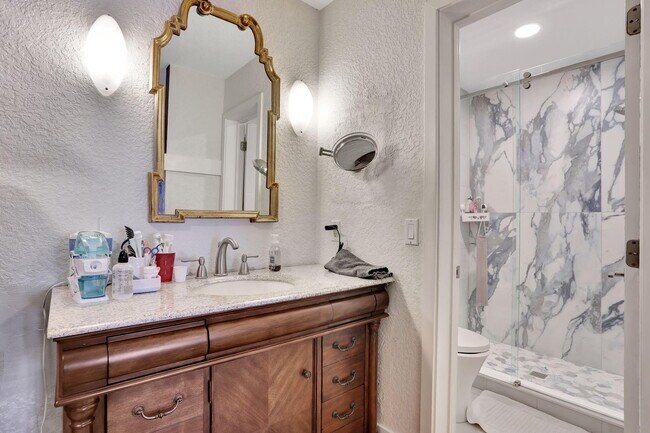 Building Photo - 2850 Carambola Cir S