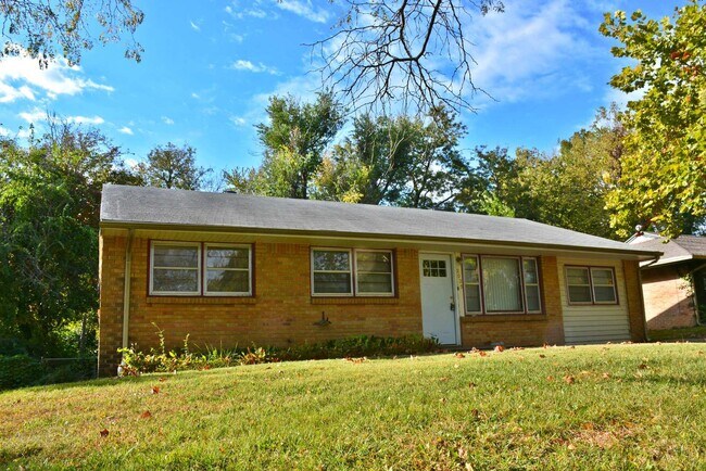 Building Photo - 2035 Tecumseh Rd