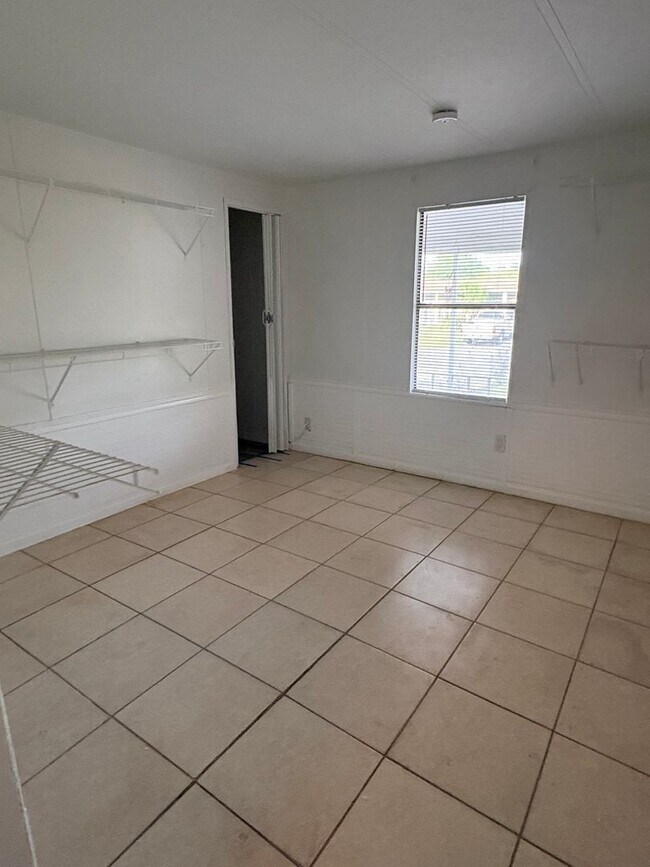 Building Photo - 4bed/3bath SFH Rent $1740/month ready May 2026