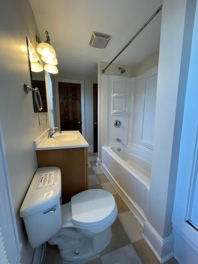 Building Photo - 1145 Isabella Ct