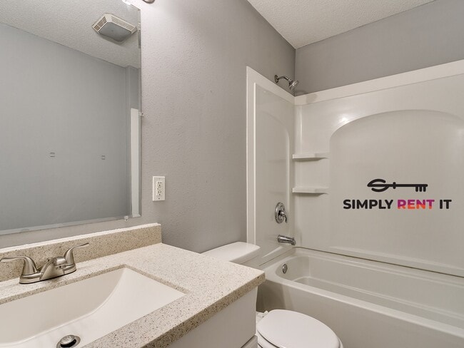 Building Photo - Sunset Ave 3 Bedroom Duplex in Kelley, IA