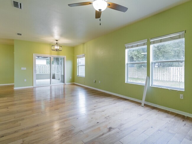 Building Photo - 8436 SW 77th Ave