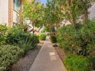 Building Photo - 4848 N Woodmere Fairway