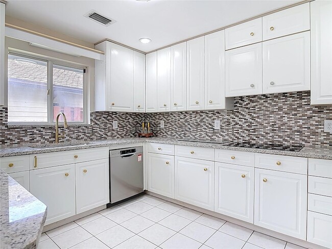 Building Photo - 289 Gull Dr S