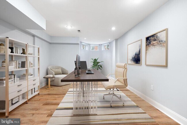 Building Photo - 2339 Catharine St