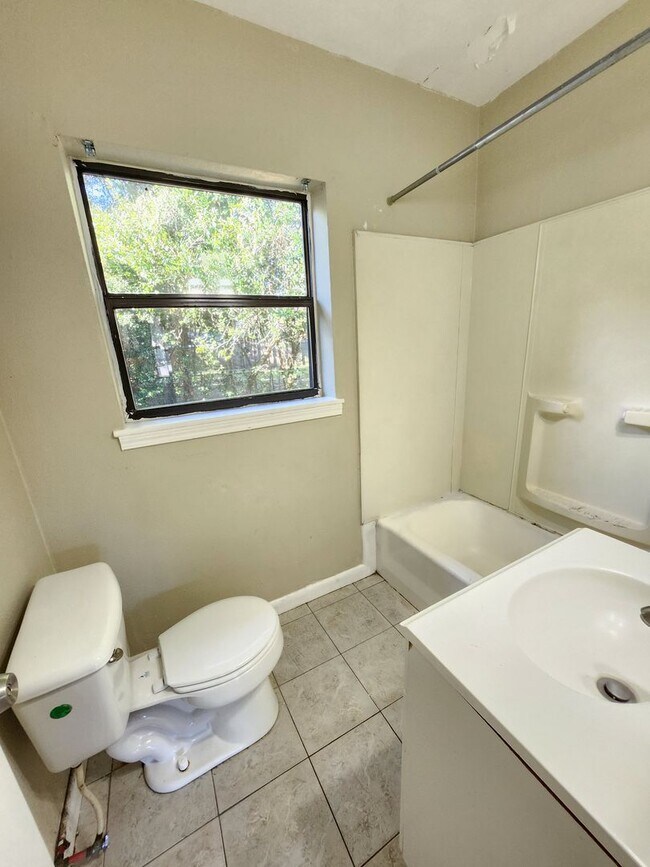 Building Photo - 5501 Mayfair Dr